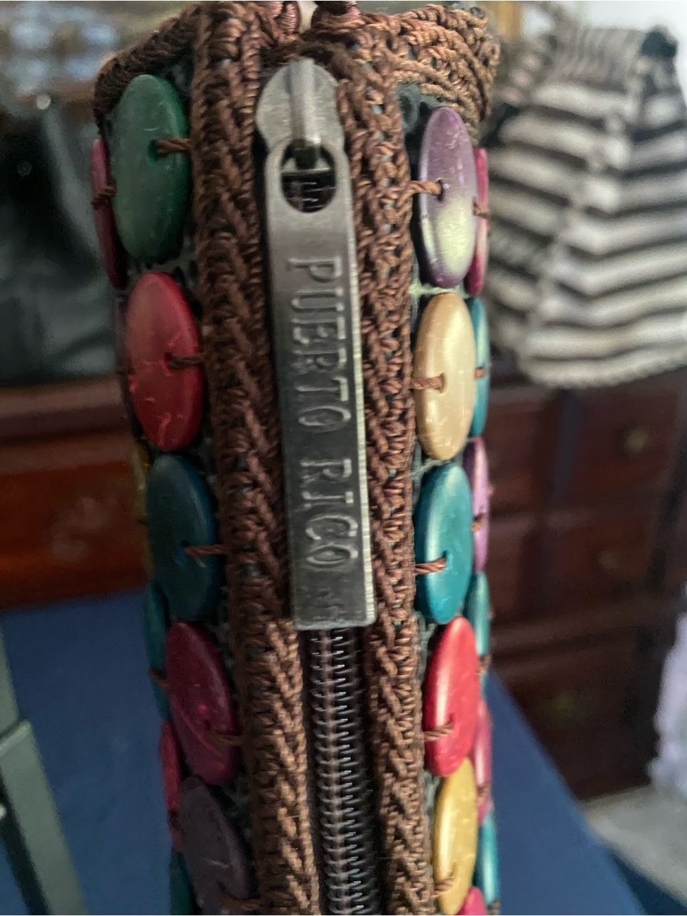 Handmade Artisanal Puerto Rico Coconut Shell Beaded Wristlet Mini Crochet Purse - Picture 3 of 10